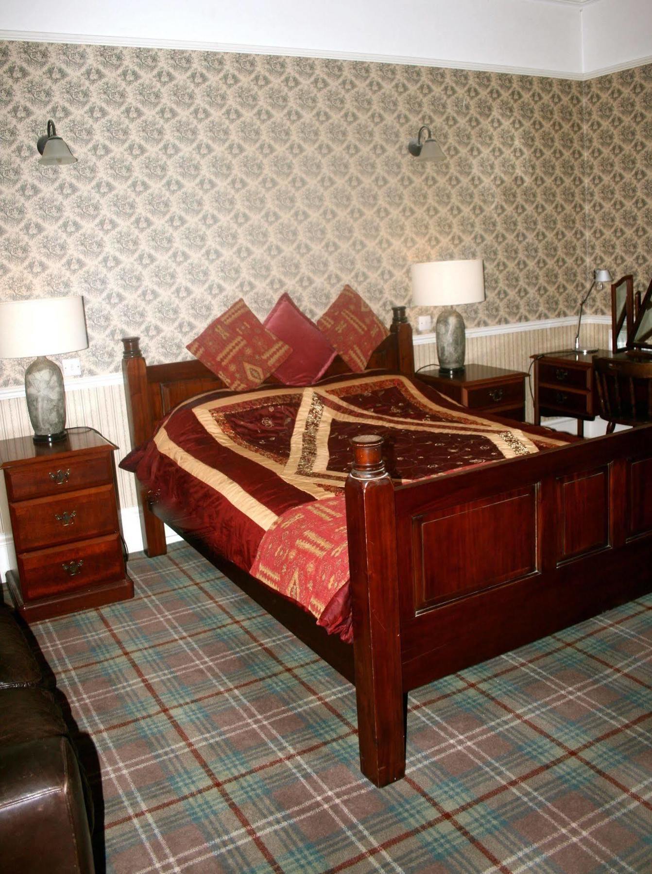 The Weem Inn Aberfeldy Exteriör bild