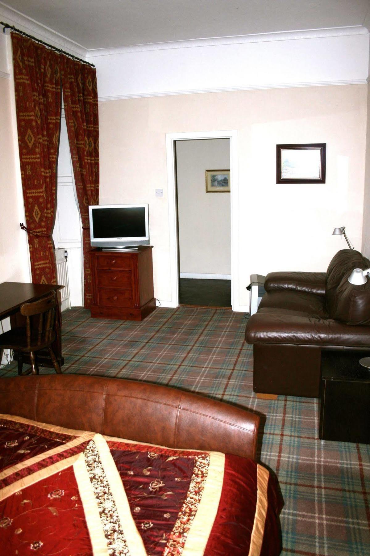 The Weem Inn Aberfeldy Exteriör bild