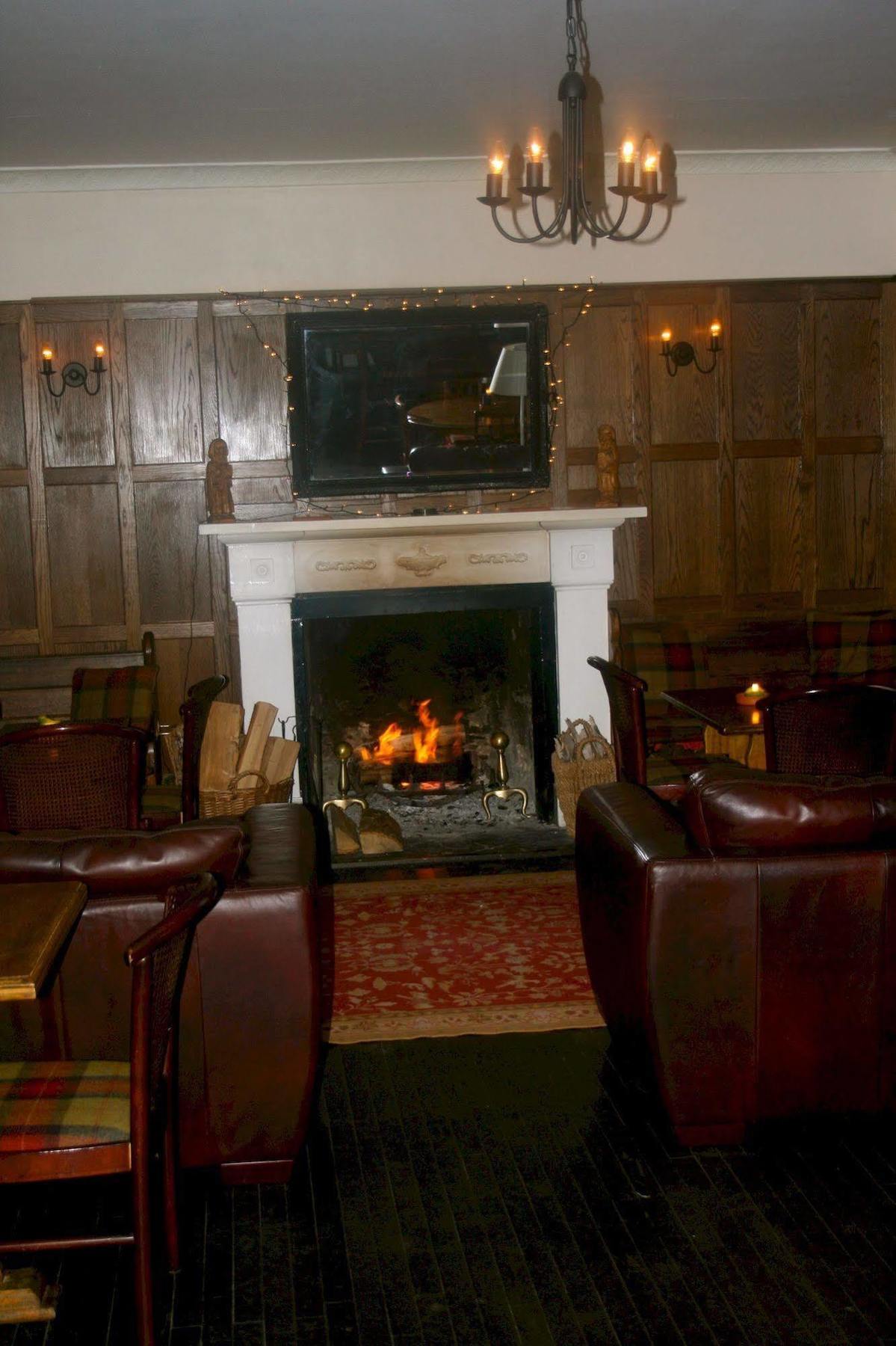 The Weem Inn Aberfeldy Exteriör bild